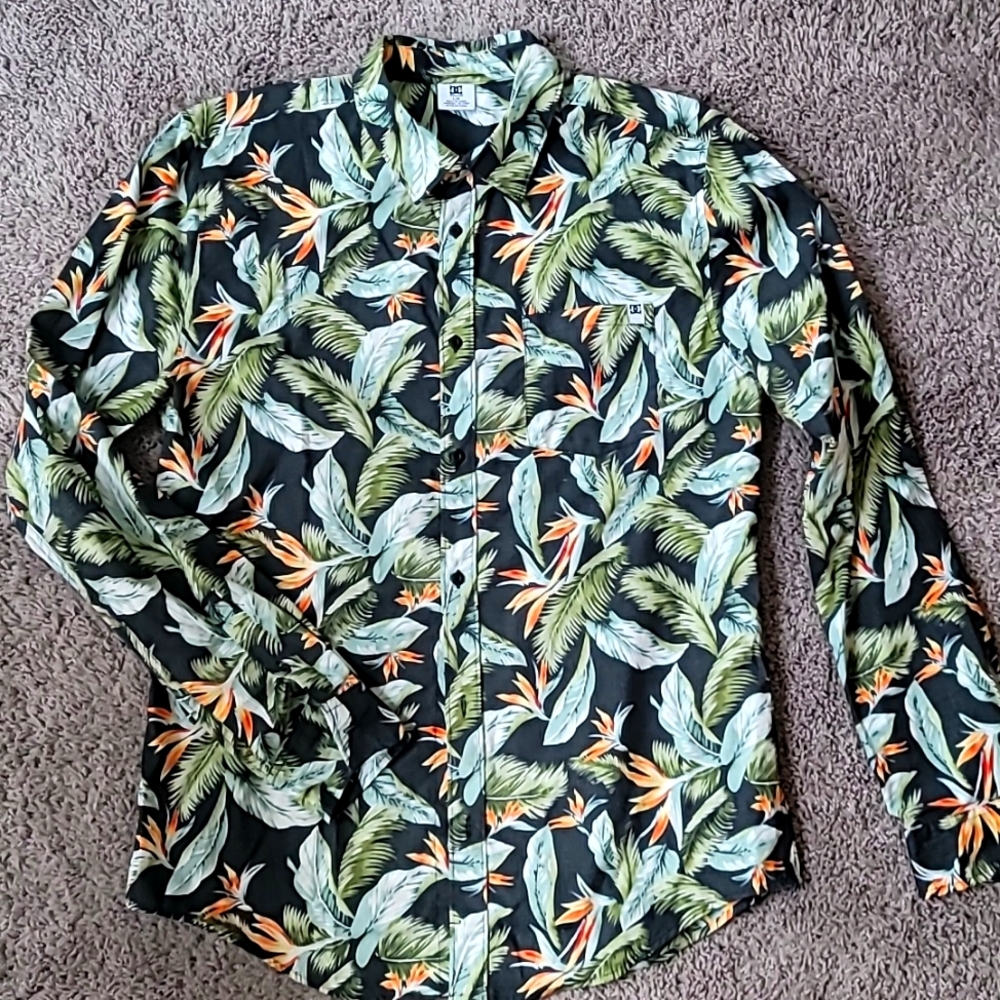 DC long sleeve floral button up - L